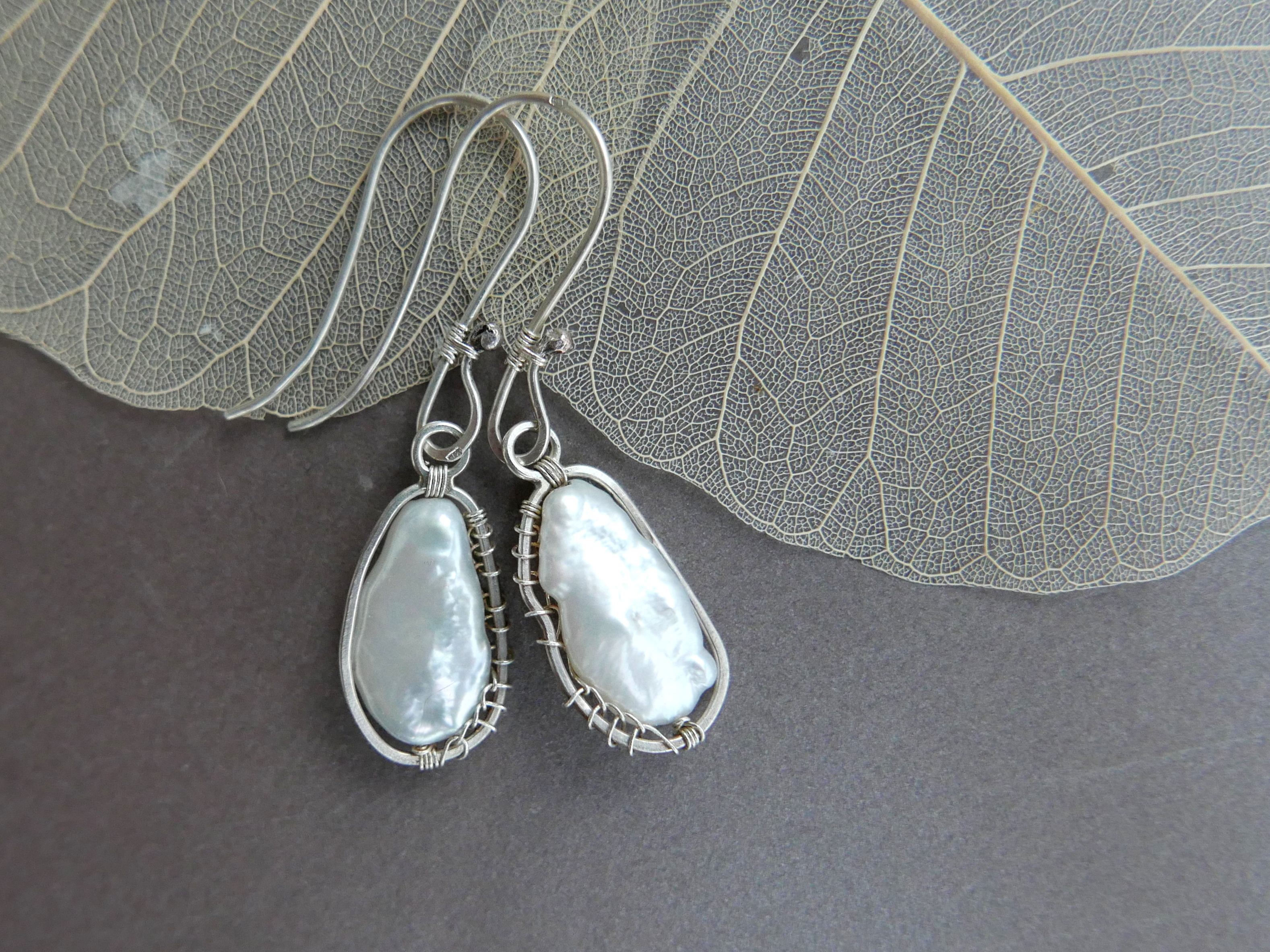 stribrne nausnice s perlami